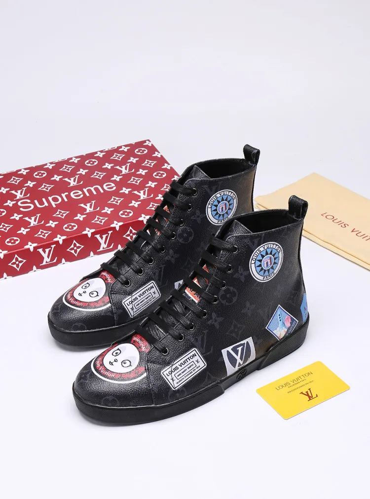 Factory price: 400💰 [LV] Animal series limited edition high-top sports shoes for men, L classic print, new autumn and winter style, original replica, 1:1 Counter quality, the fabric is Italian 🇮🇹 imported cowhide ➕🇮🇹 pure sheepskin lining ➕ original outsole, 🔍🔍 high quality, you can go in and out of the counter at will, welcome to compare, the outsole line will never be unglued, all sellers are welcome to sell in the picture above, can be shipped in one piece, code number: 38-44 (45 codes can be customized)
